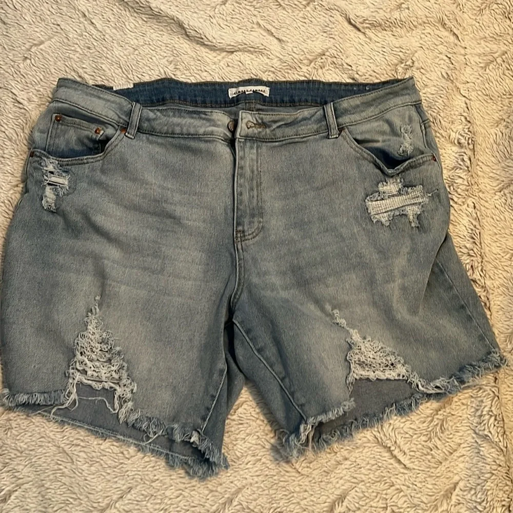 Almost Famous Frayed Hem Shorts Size 20